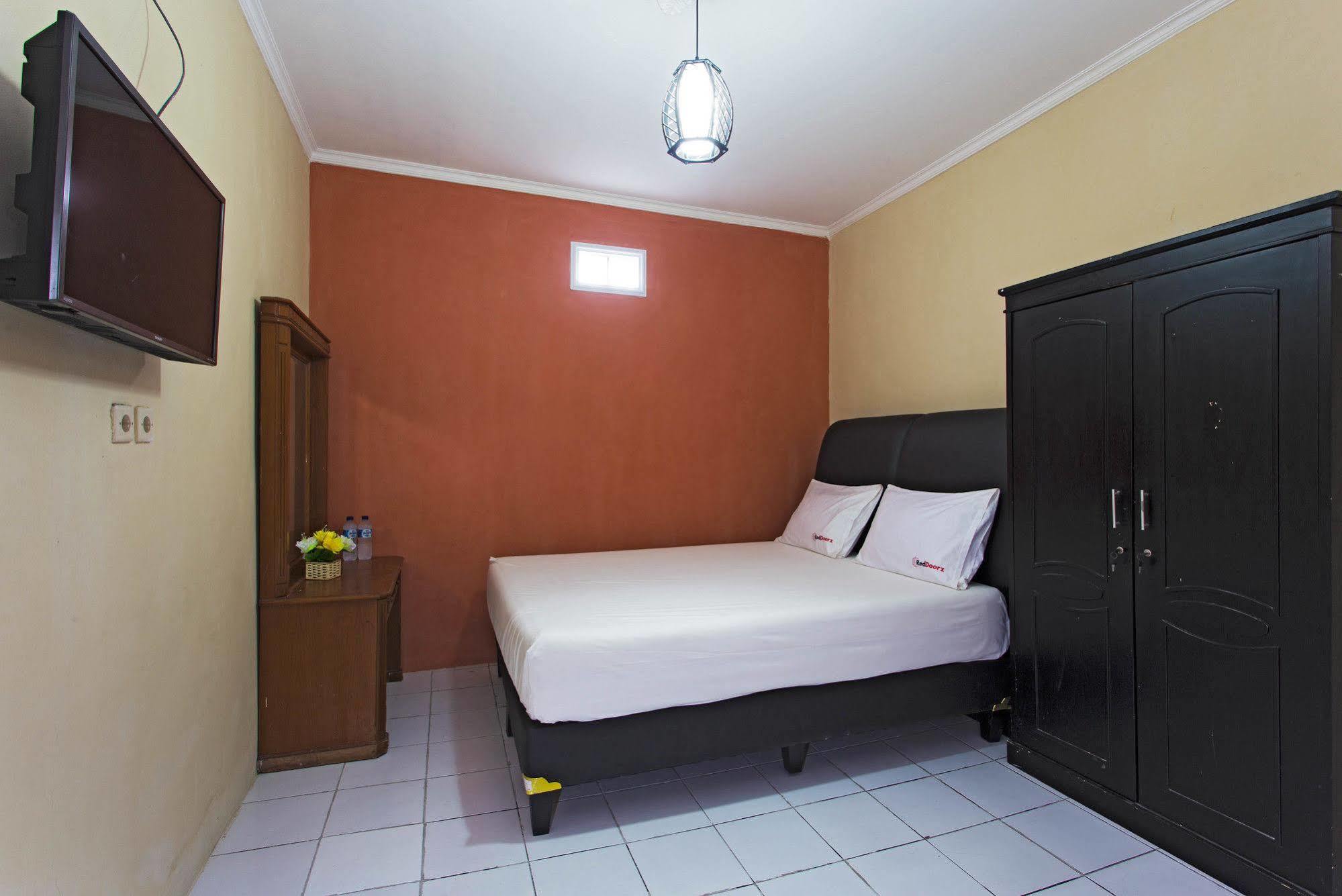 Reddoorz @ Pesanggrahan Mencil Dış mekan fotoğraf